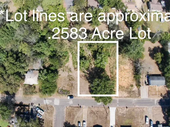 2812 Hendricks St, Gladewater, TX 75647