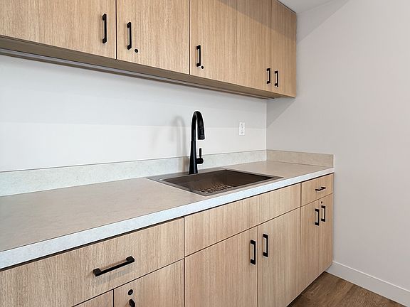 3rd image of 2260 Bohland Ave #404