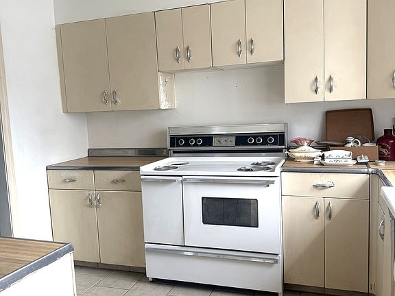 3rd image of 908 S 5th St