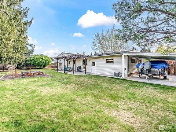 4th image of 1540 N Astor Court