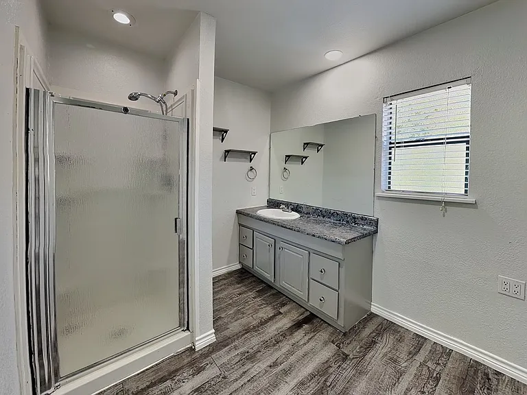 2913 Hunter St — Photo 12
