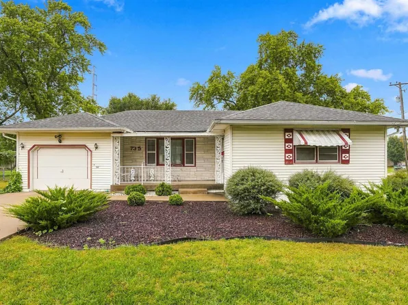 735 Adams St, Waterloo, IA 50703