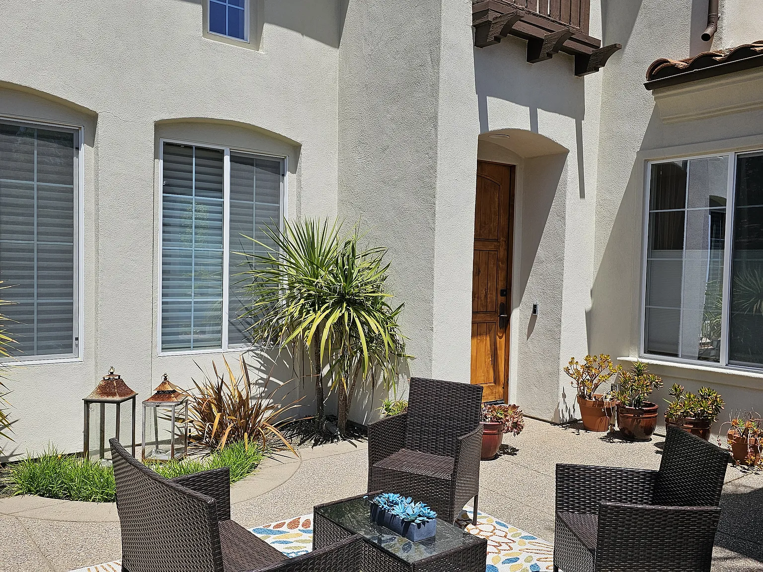 806 Jadecrest Dr — Photo 1