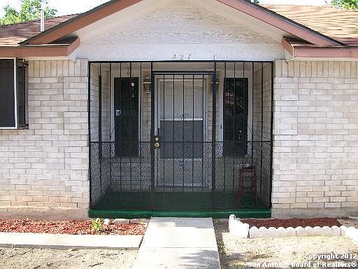 2nd image of 427 SAN PATRICIO ST