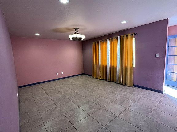 4th image of 3081 S Del Mar Ave