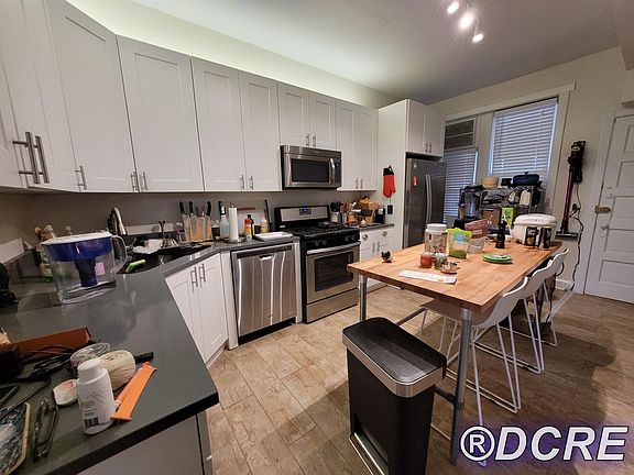 4th image of 2061 N Hoyne Ave APT 3