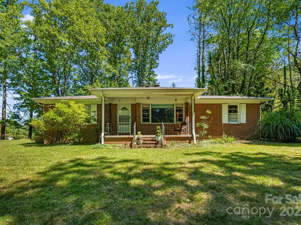 3151 Magnolia Dr, Hendersonville, NC 28792