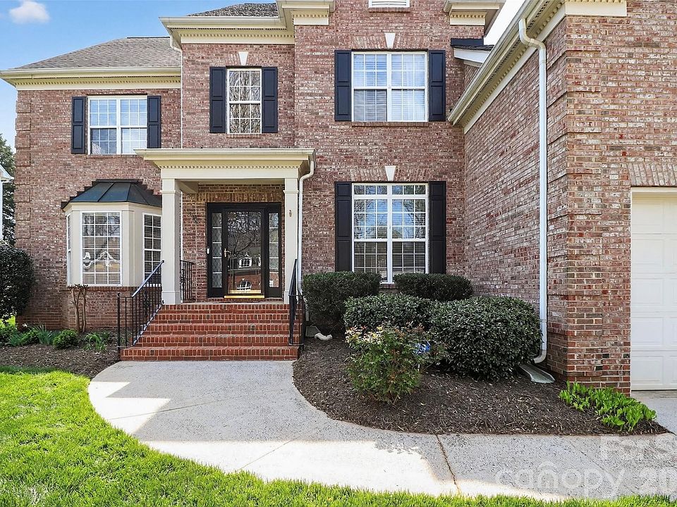 1st image of 600 Deercross Ln
