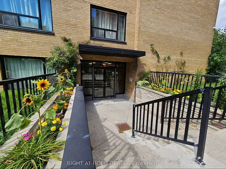 20 Cosburn Ave #207 — Photo 4