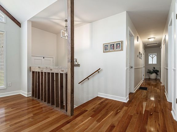 3rd image of 4317 Palisades Rd