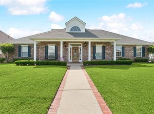 240 Saxony Ct, Belle Chasse, LA 70037
