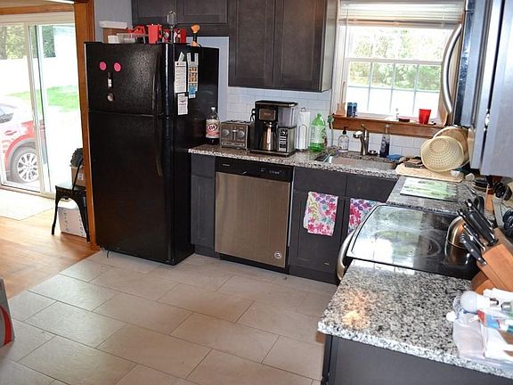 3rd image of 87 Washington St #87