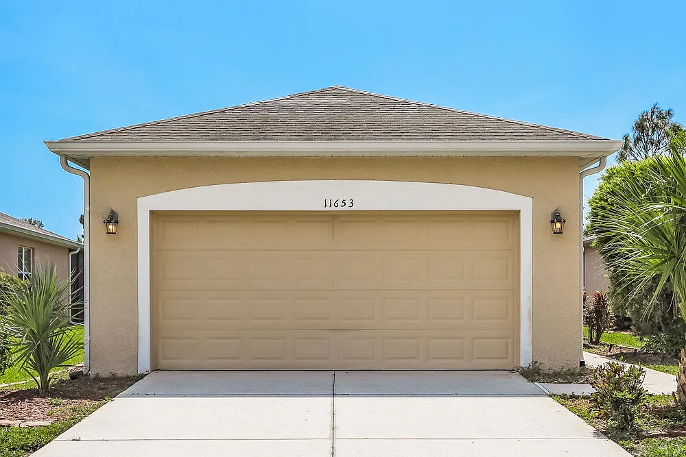 3 bed, 2.0 bath, 1708 sqft, $2,355 — Photo 1
