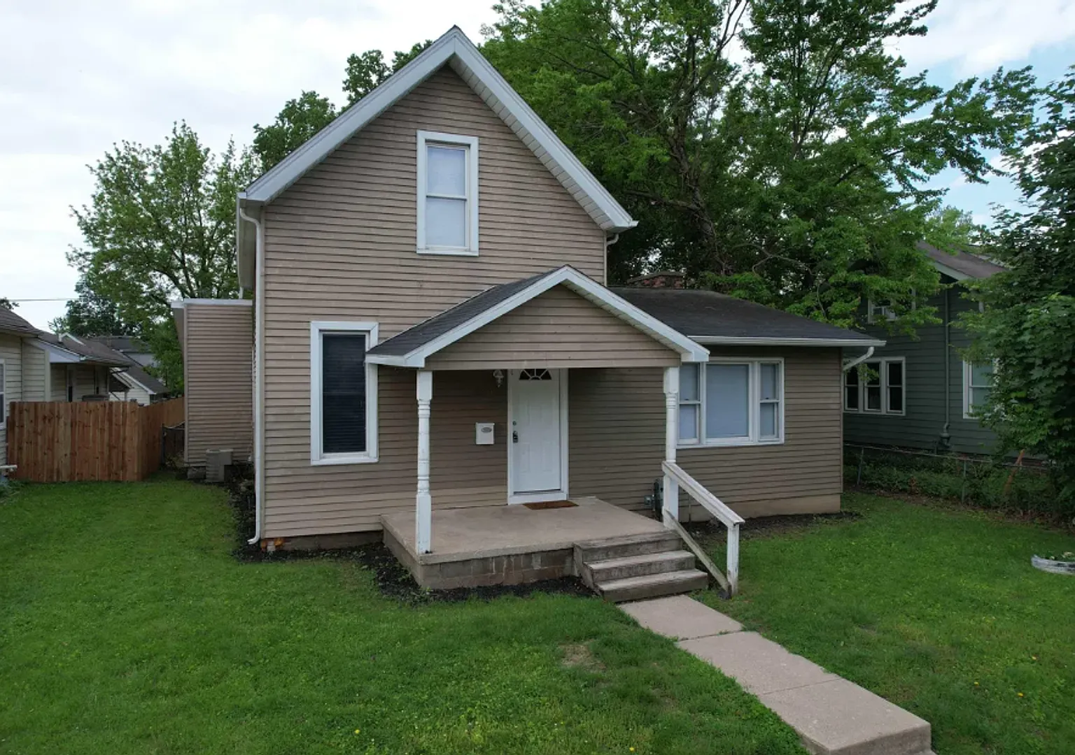 Three Bedroom Renovated Home — Photo 1