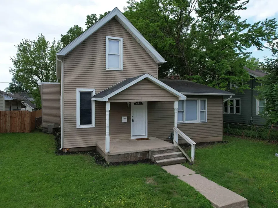 1109 Adams St