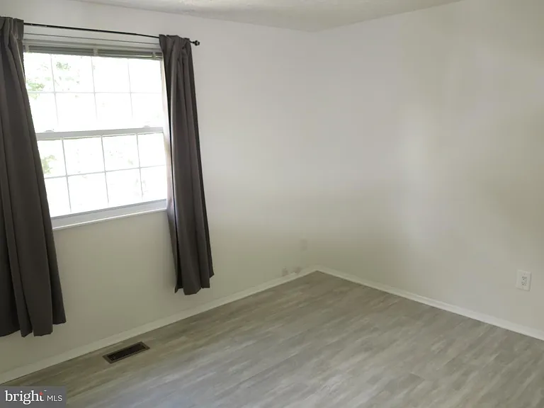 8406 Woodford Ct — Photo 35