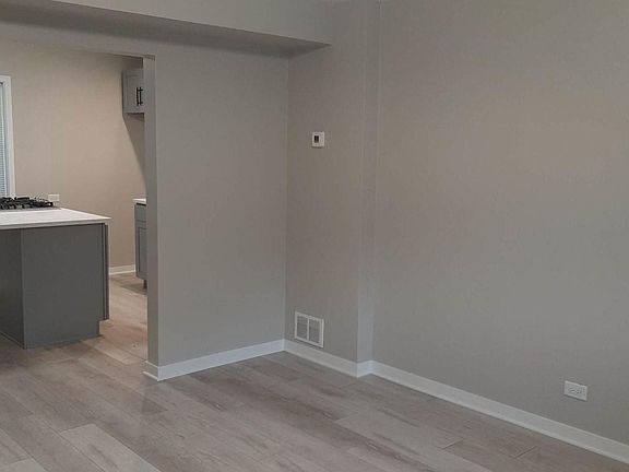 4th image of 124 Douglas Ave #2