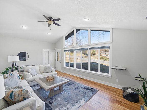 2nd image of 4137 Knob Hill Dr