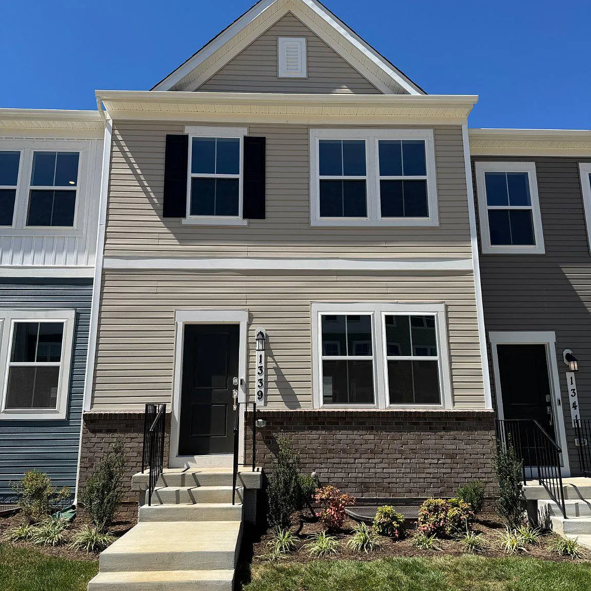 3 bed, 4.0 bath, 1784 sqft, $2,090 — Photo 1