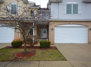 851 Jameson Ct E, Carol Stream, IL 60188