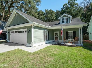 14 Carolina Village Cir, Beaufort, SC 29906