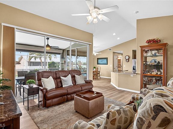 5th image of 4340 SW 20th Ave