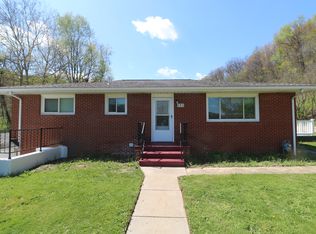205 Norwood Dr, Beaver Falls, PA 15010