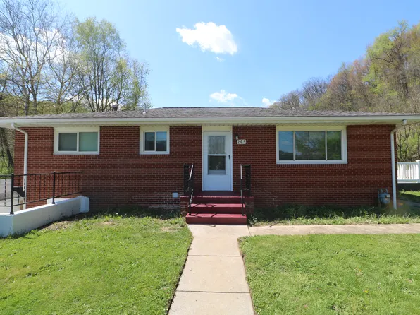 205 Norwood Dr, Beaver Falls, PA 15010