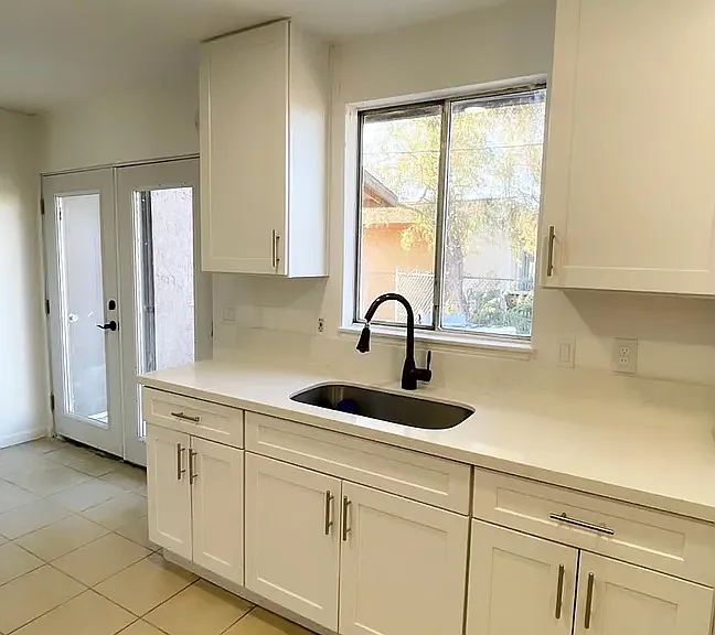 NEW COUNTERTOPS AND KITCHEN