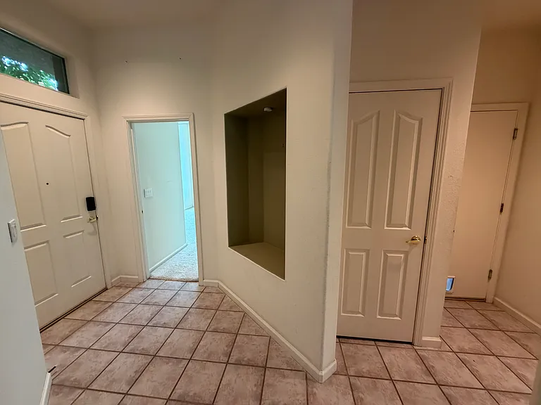 2833 Catalina Dr — Photo 14