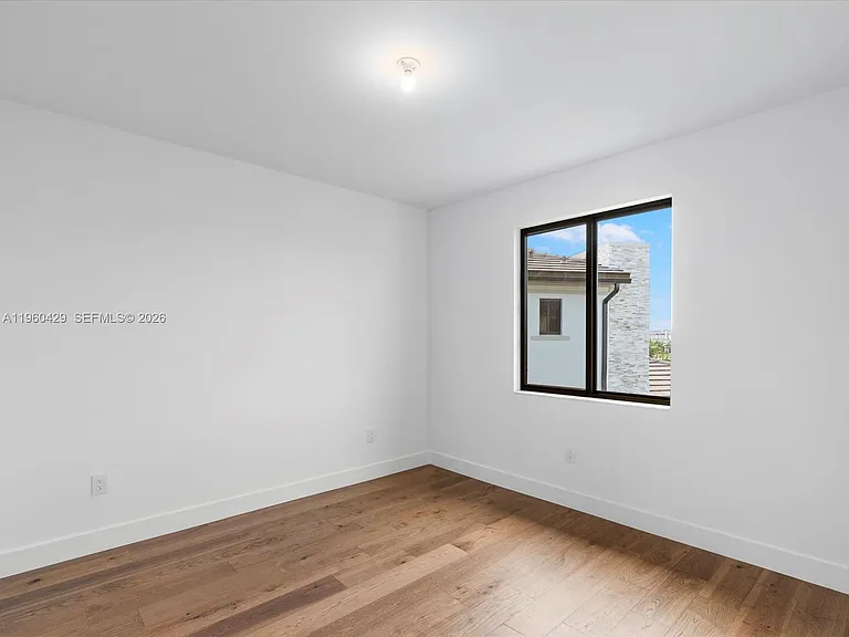 19701 NE 16th Pl — Photo 52