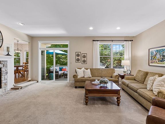 3rd image of 491 Harbor Ct