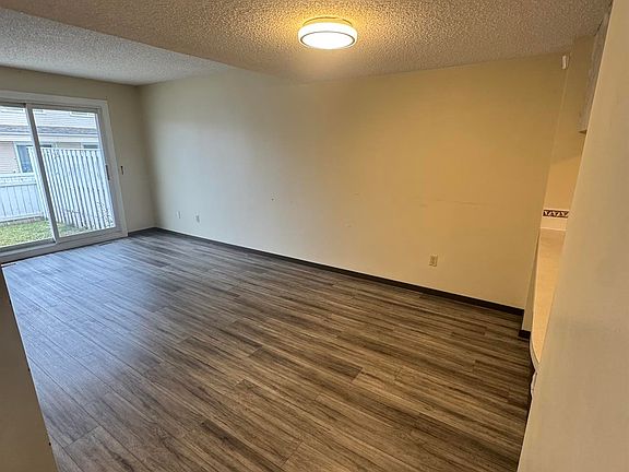 3rd image of 16557 100th St NW
