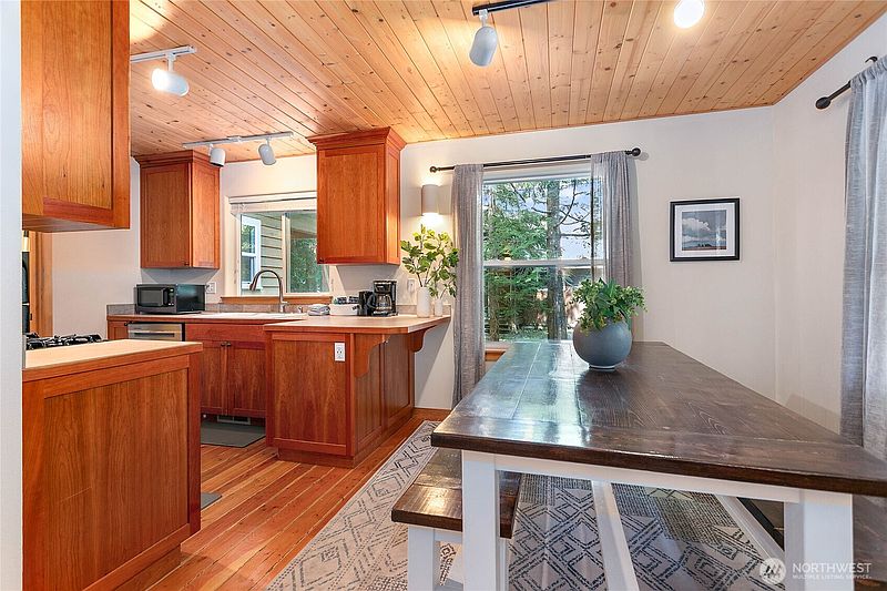 3rd image of 21012 Pinnacle Road