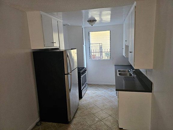 4th image of 1131 N Beachwood Dr APT 1