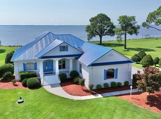 6022 Dolphin Rd, Oriental, NC 28571