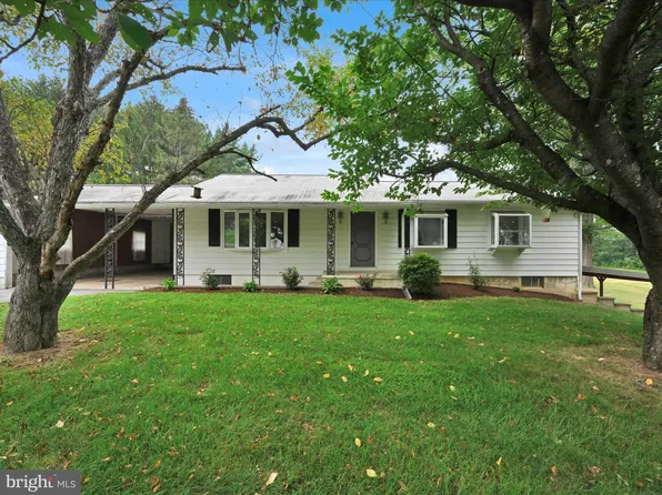15 New Bunkerhill Rd, Lebanon, PA 17046
