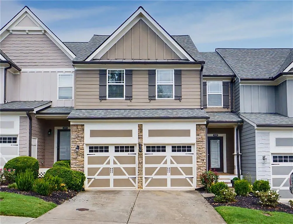3 bed, 2.5 bath, 1677 sqft, $2,400 — Photo 1
