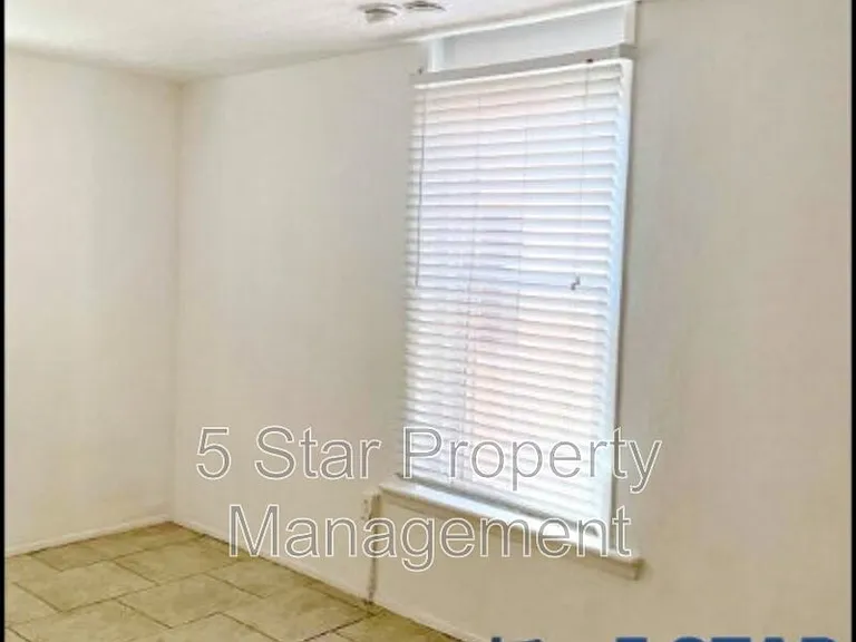 1526 E Yandell Dr #2 — Photo 10