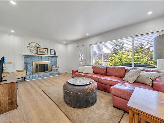 2nd image of 634 Hayes Dr