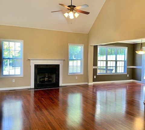 3rd image of 559 Winding Bluff Way