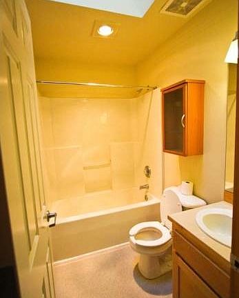4th image of 17526 12th Ave NE APT B