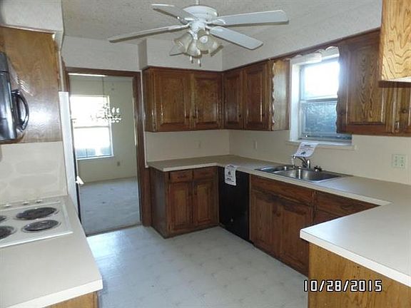 3rd image of 301 Stratford Dr