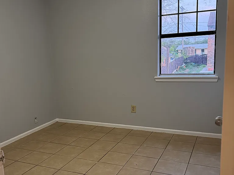 817 E Kearney St — Photo 9