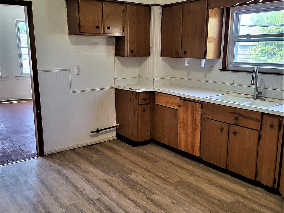 1st image of 266 Center St APT 3