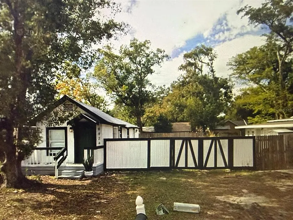 8424 N Highland Ave