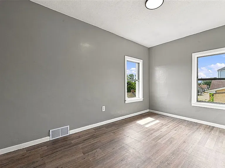 2 bed, $1,300 — Photo 4