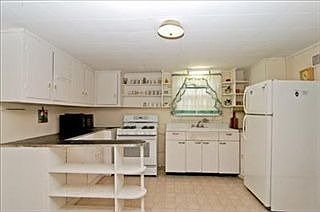 2nd image of 115 N Smith St