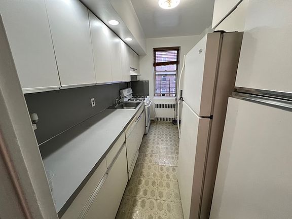 5th image of 9941 64th Ave APT B5