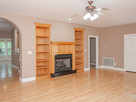 3rd image of 36 Osborne Ln